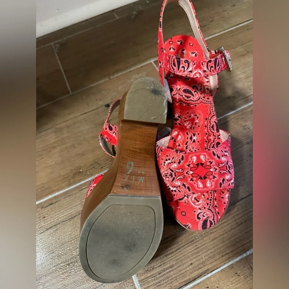 Red Bandana Print Platform Heels – Size 7.5 US – Bold & Retro Chic!
